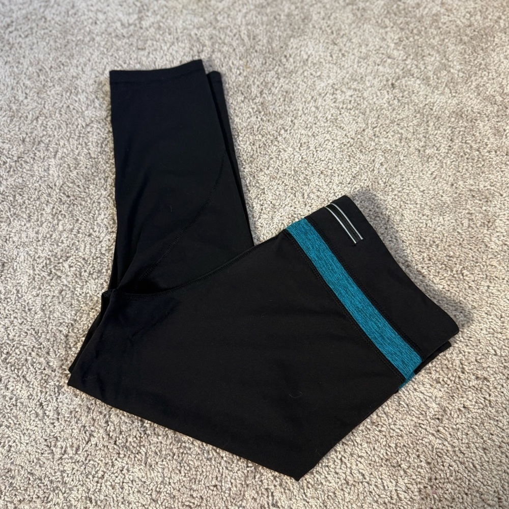 Kirkland Signature Black and Blue Sport Athletic 7/8 Leggings Size XL - Picture 8 of 9